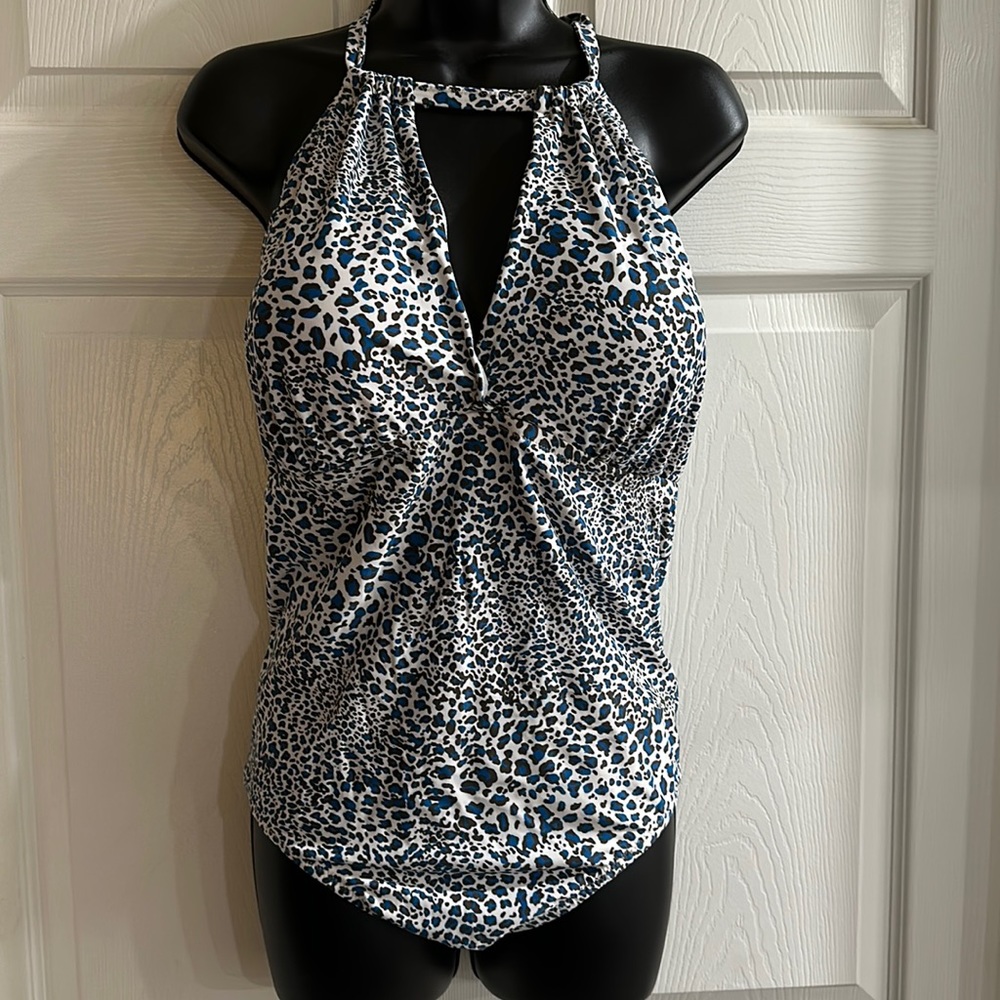 I pulled back the swimsuit so I could picture it well on mannequin.